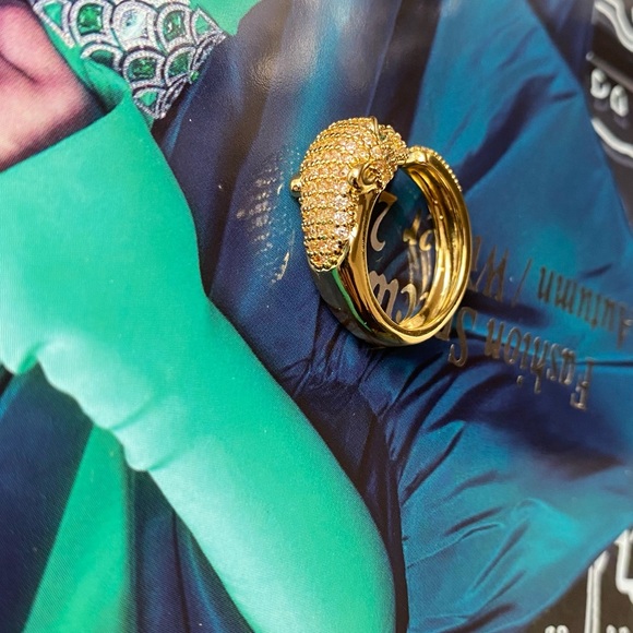 Gold Lion Head Ring with Green Gemstones - Picture 3 of 6